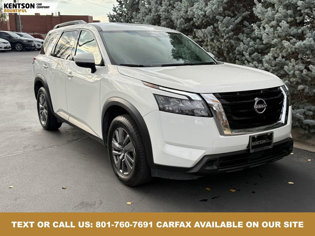 Used 2025 Nissan Pathfinder SV image 13