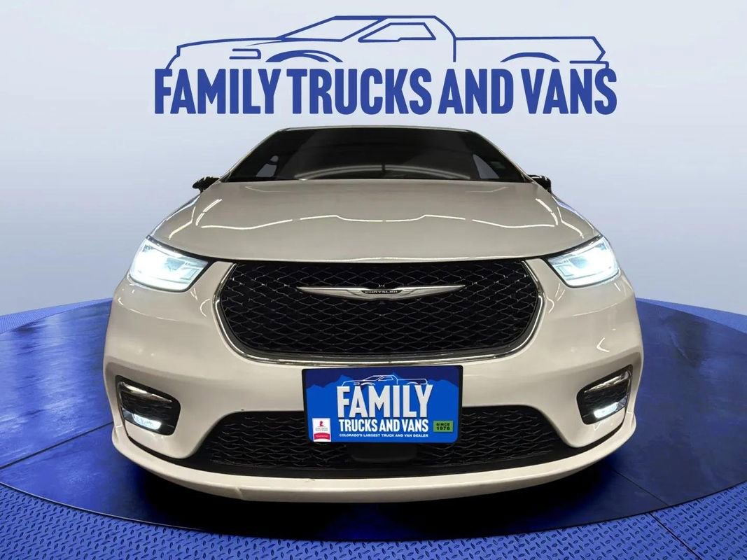 Used 2024 Chrysler Pacifica Touring image 8