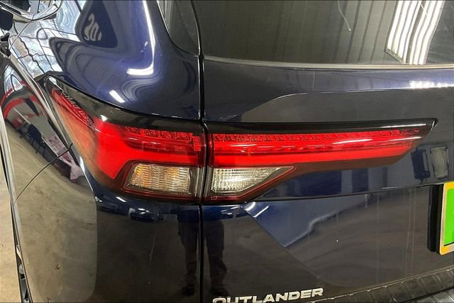 Used 2022 Mitsubishi Outlander SE image 27