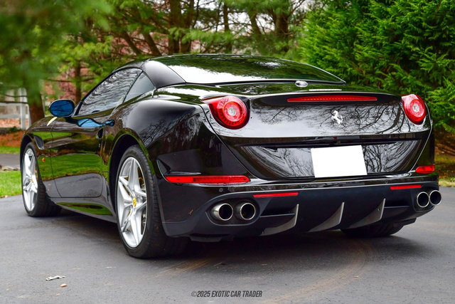 Used 2016 Ferrari California T image 16