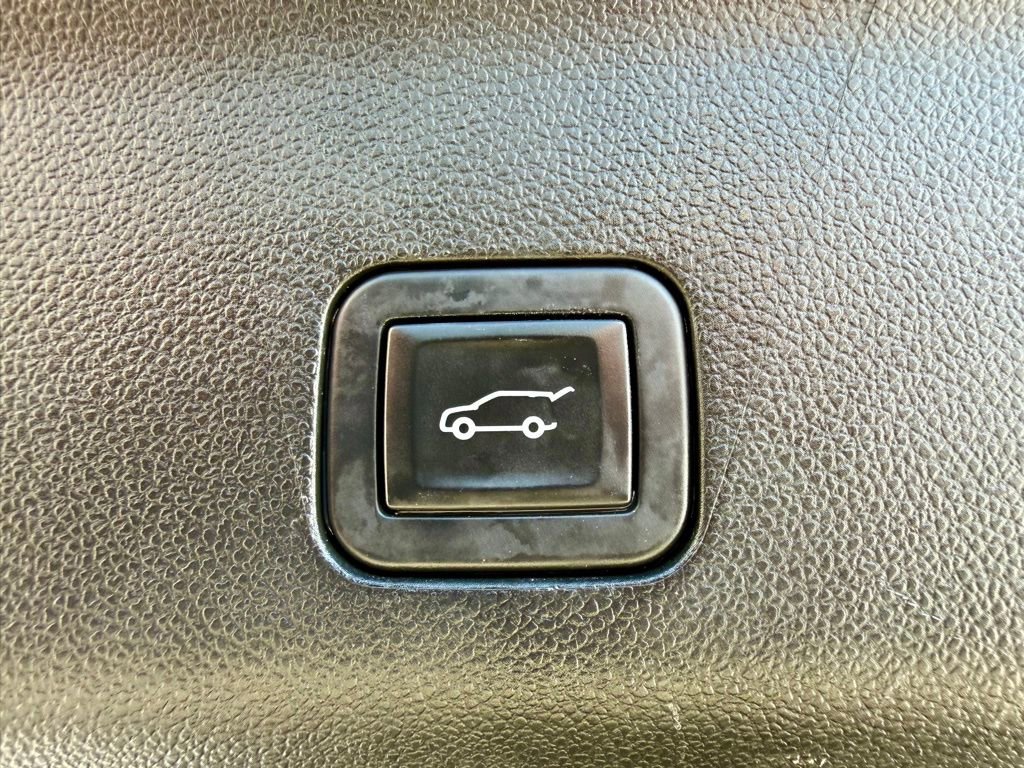 Used 2023 Cadillac Escalade ESV Sport image 16