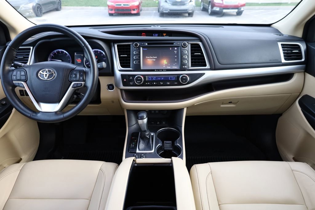 Used 2018 Toyota Highlander XLE image 25
