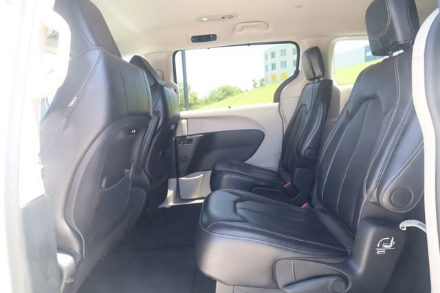 Used 2024 Chrysler Pacifica Touring-L FWD image 21