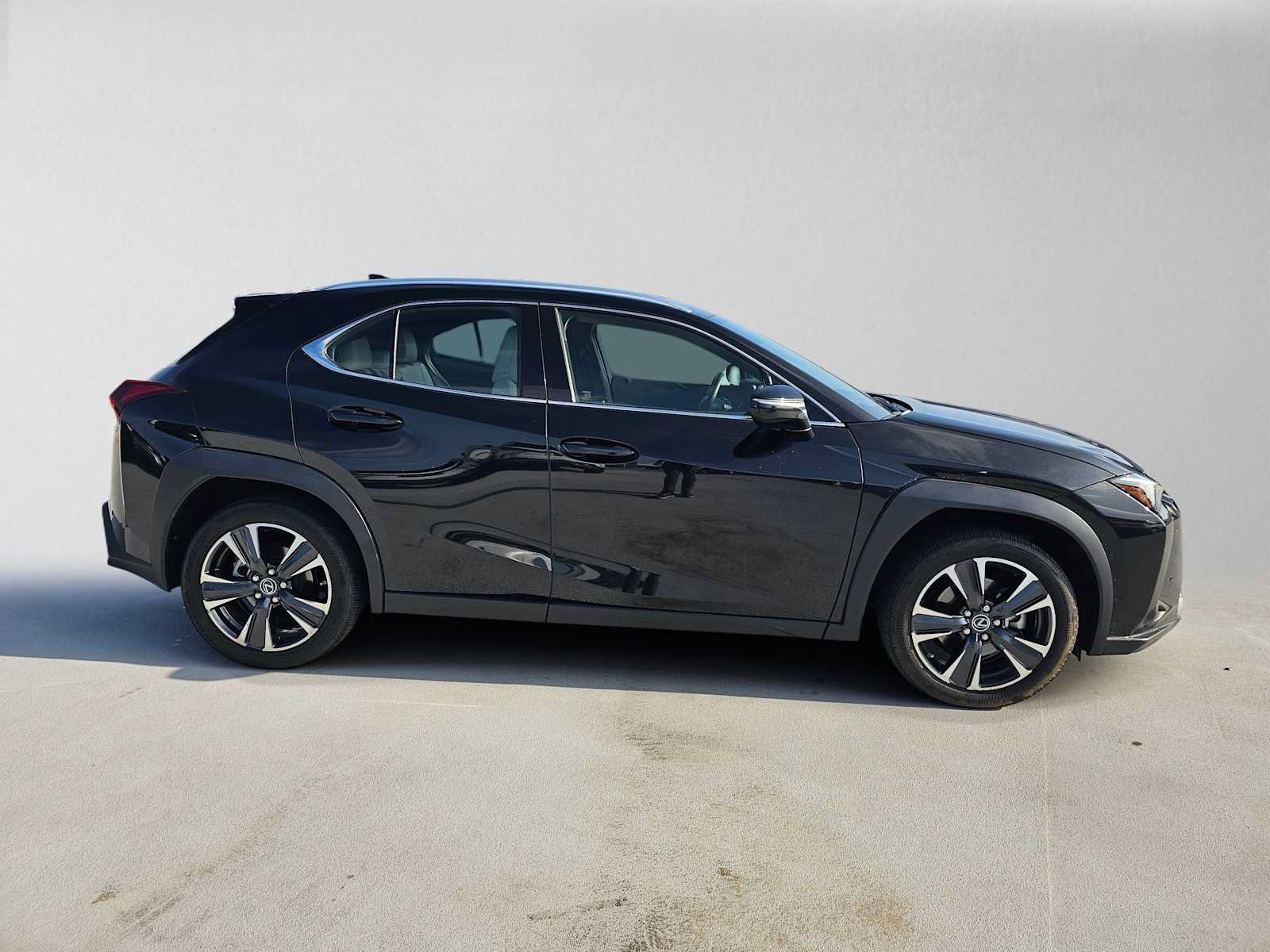 Used 2023 Lexus UX 250h FWD w/ Accessory Package (Z2) image 2