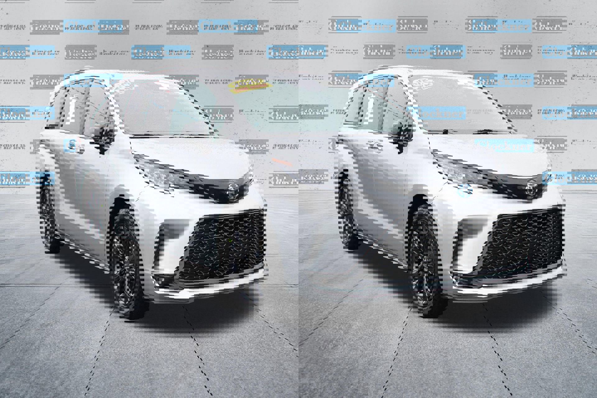 Used 2025 Toyota Sienna XSE w/ XSE Premium Package image 3