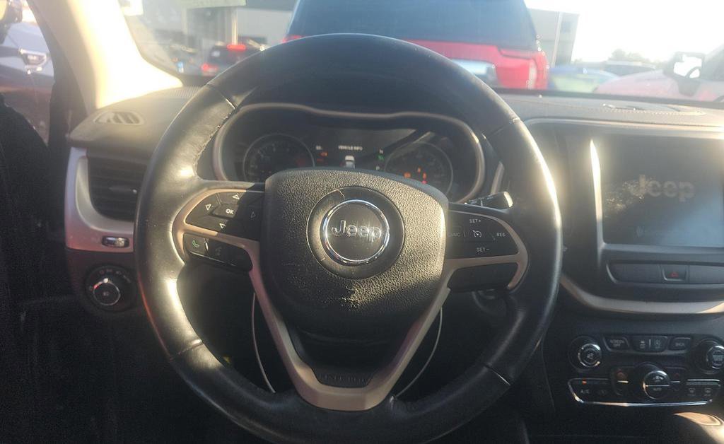 Used 2016 Jeep Cherokee Limited AWD/4WD image 12
