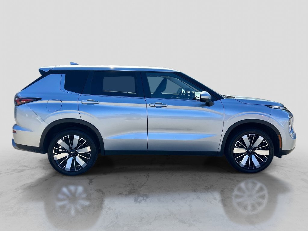 Used 2025 Mitsubishi Outlander SE AWD/4WD image 6