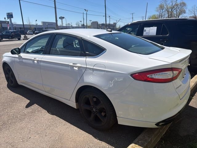 Used 2016 Ford Fusion SE AWD/4WD image 4