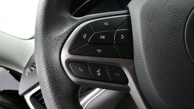 Used 2020 Jeep Cherokee Latitude FWD image 24