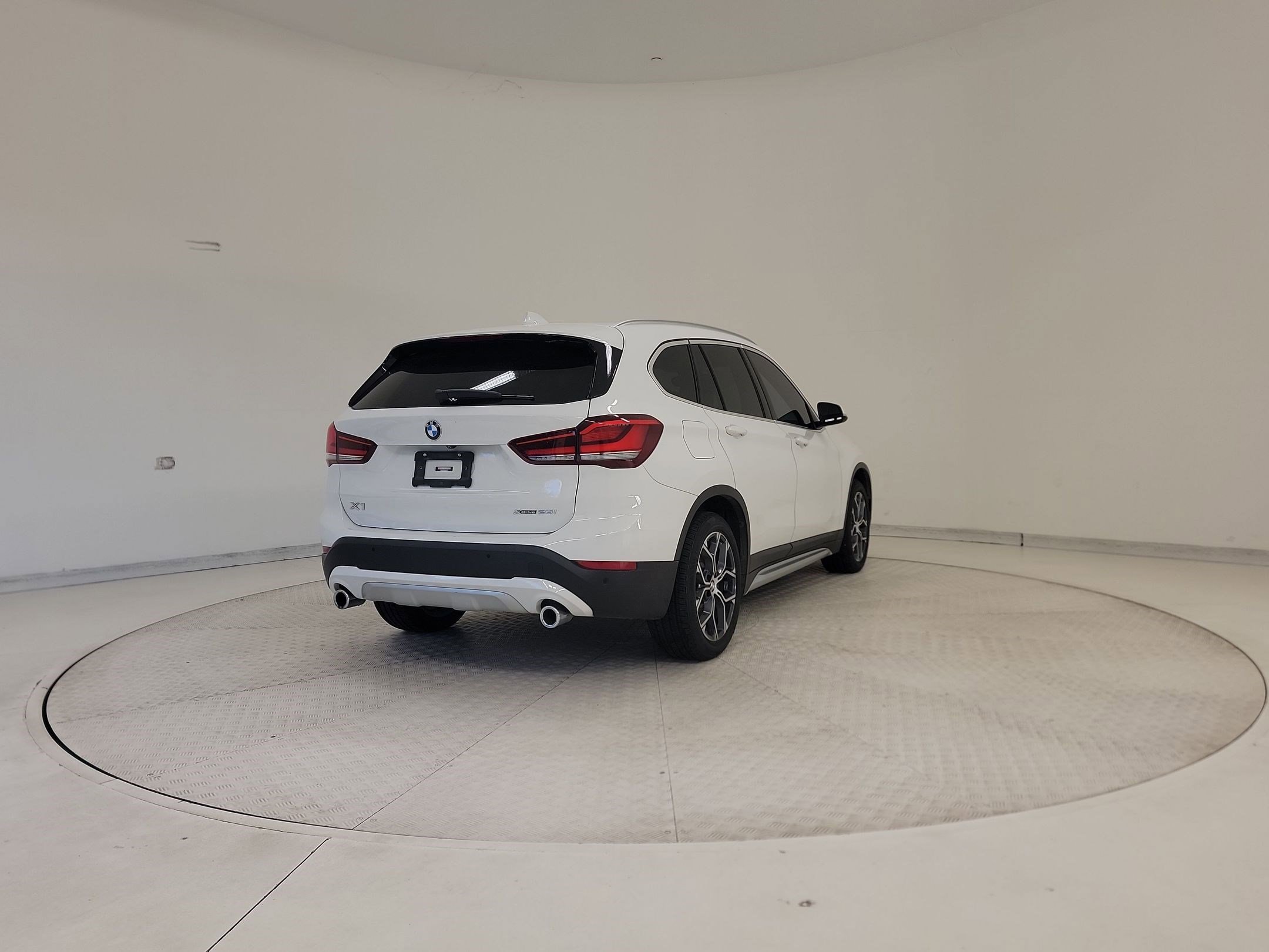 Used 2021 BMW X1 xDrive28i w/ Premium Package image 9