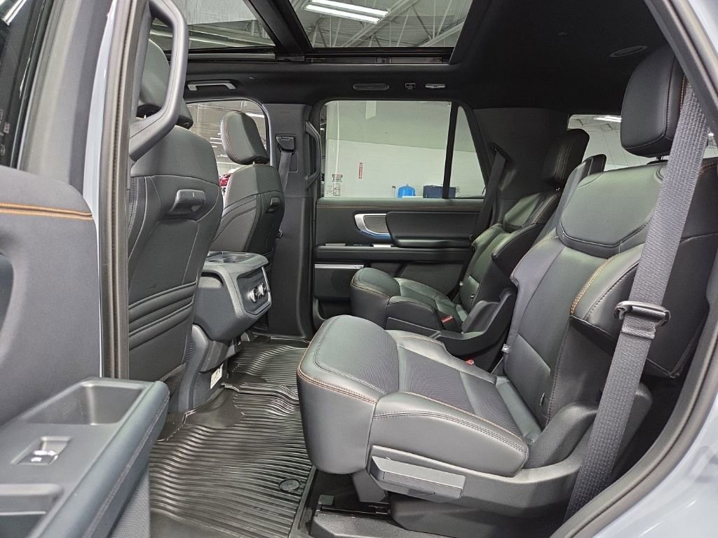 Used 2025 Ford Expedition Tremor AWD/4WD image 36