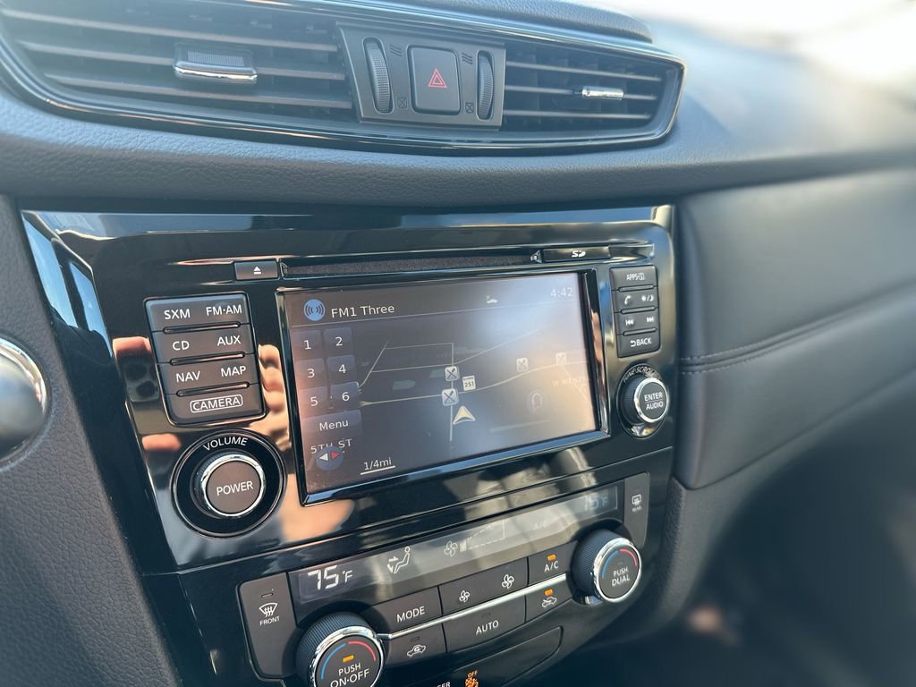 Used 2017 Nissan Rogue SL image 18