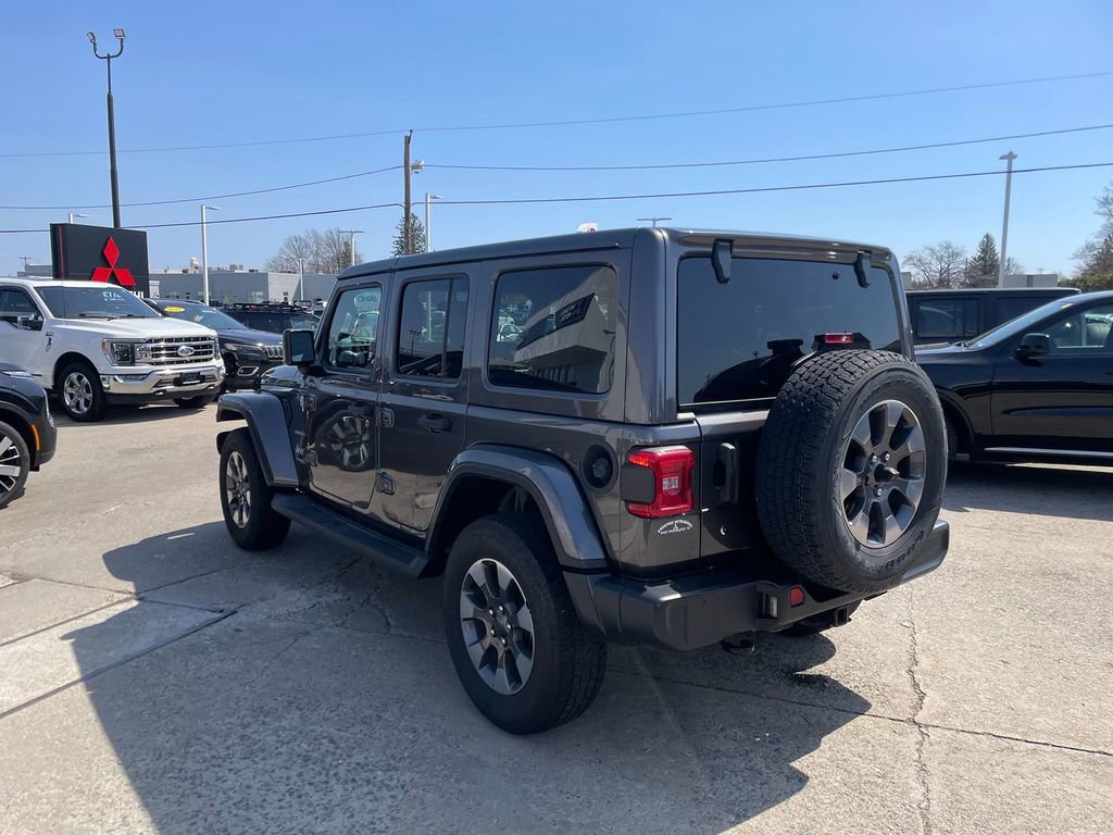 Used 2018 Jeep Wrangler Unlimited Sahara AWD/4WD image 8