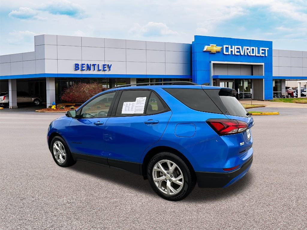 Used 2024 Chevrolet Equinox RS image 3