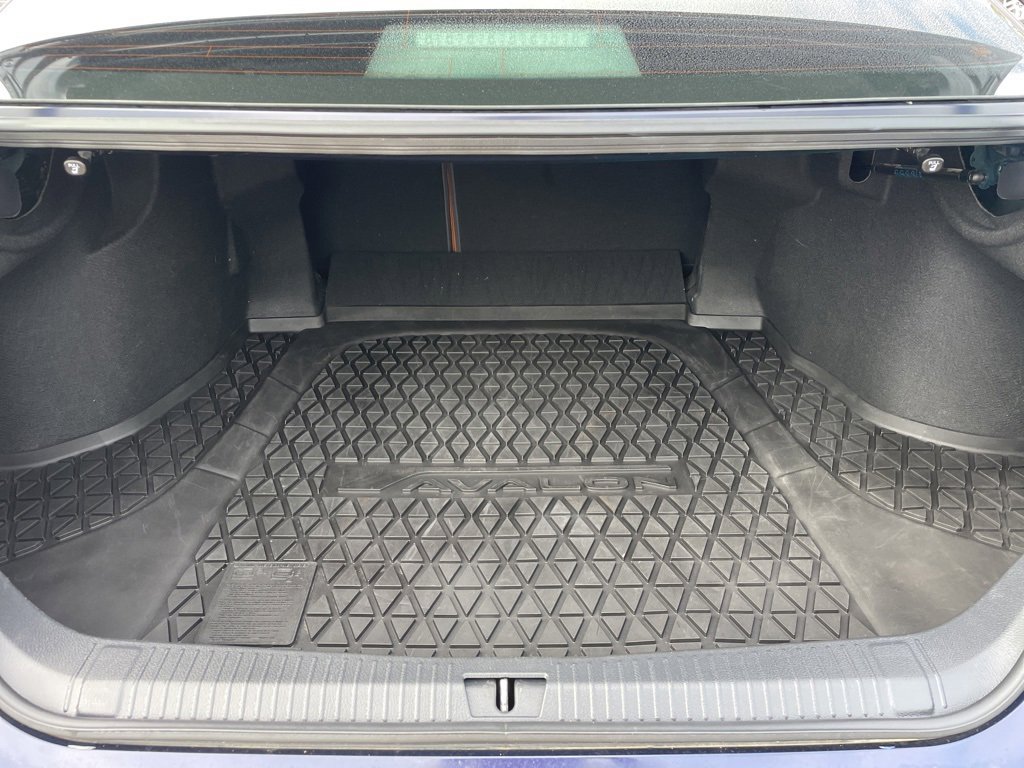 Used 2022 Toyota Avalon Limited image 26