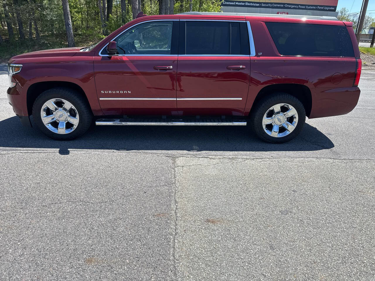 Used 2018 Chevrolet Suburban LT w/ LT Signature Package AWD/4WD image 7