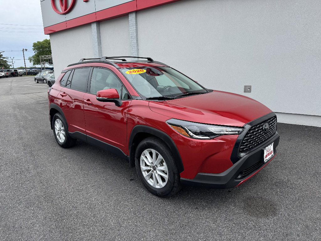 Used 2022 Toyota Corolla Cross LE w/ Moonroof Package AWD/4WD image 4