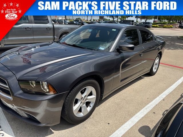 Used 2014 Dodge Charger SXT RWD image 2
