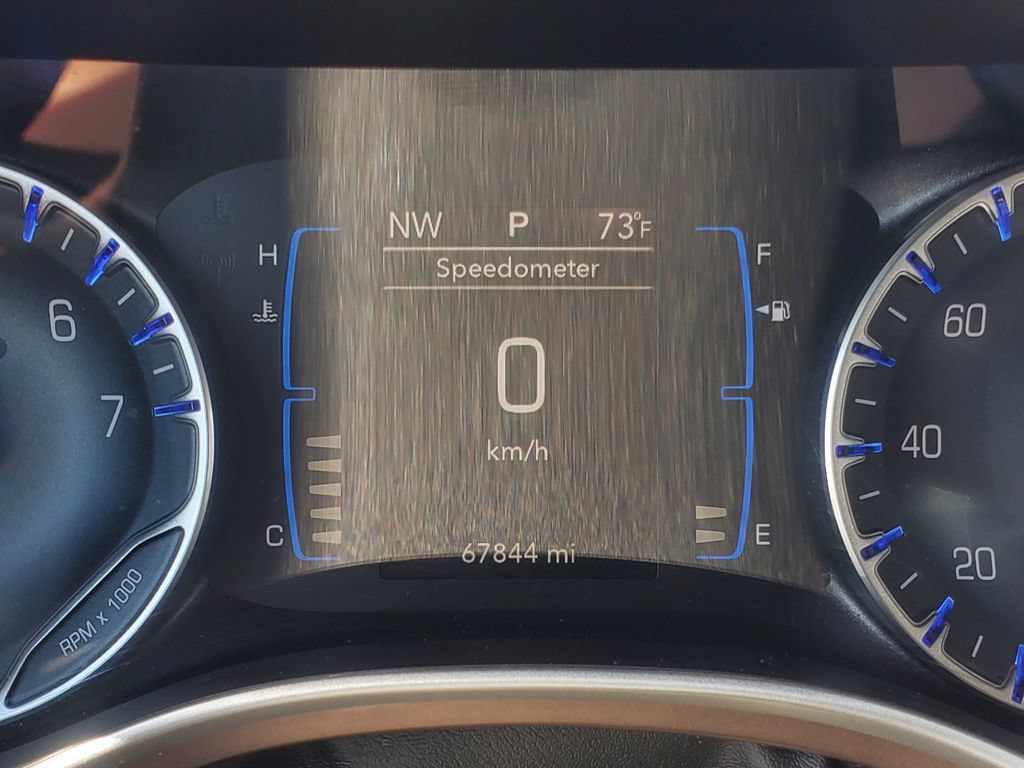 Used 2017 Chrysler Pacifica Touring FWD image 11