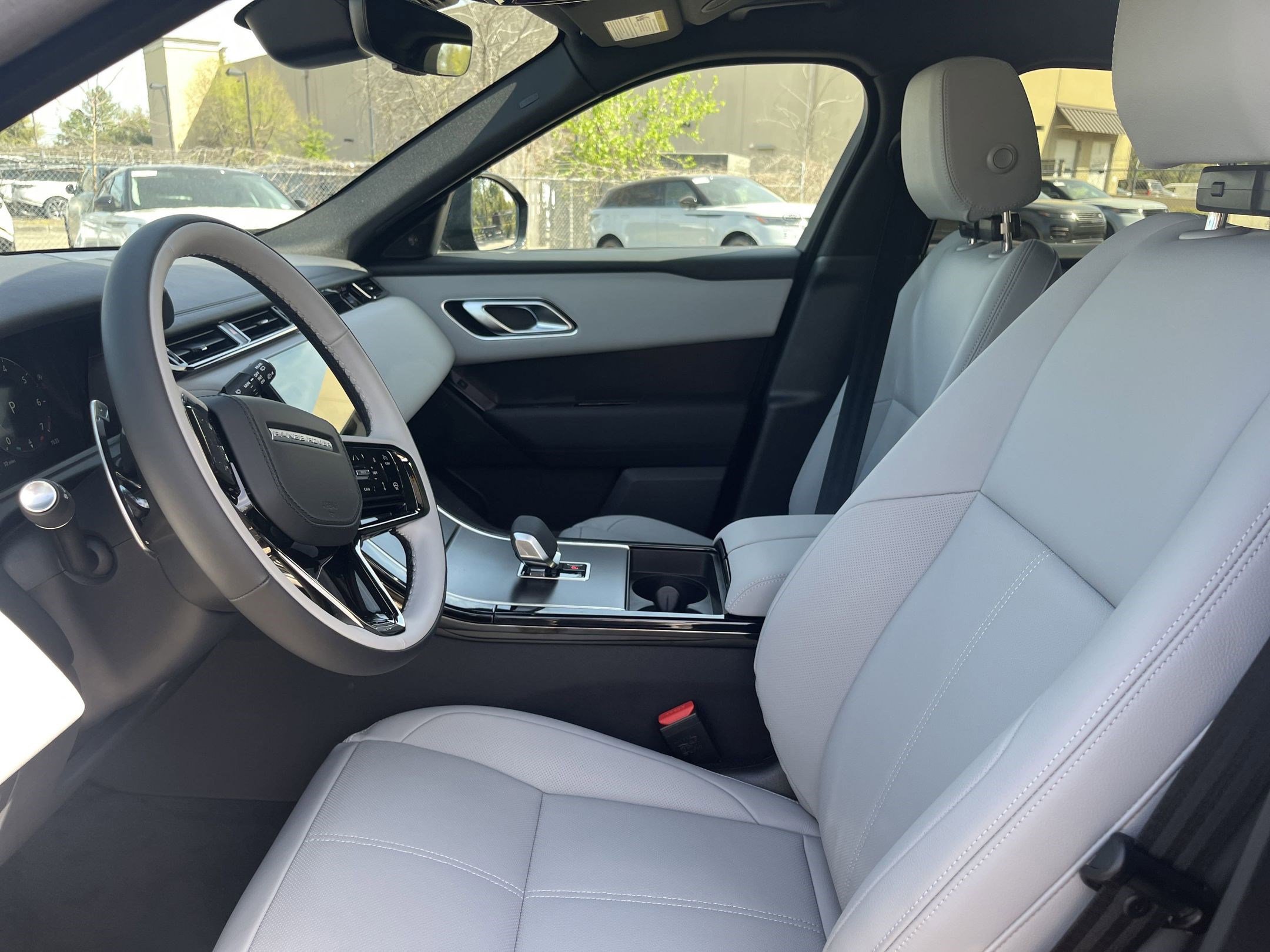 New 2026 Land Rover Range Rover Velar Dynamic SE AWD/4WD image 4