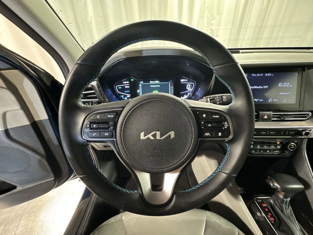 Used 2022 Kia Niro EX image 22