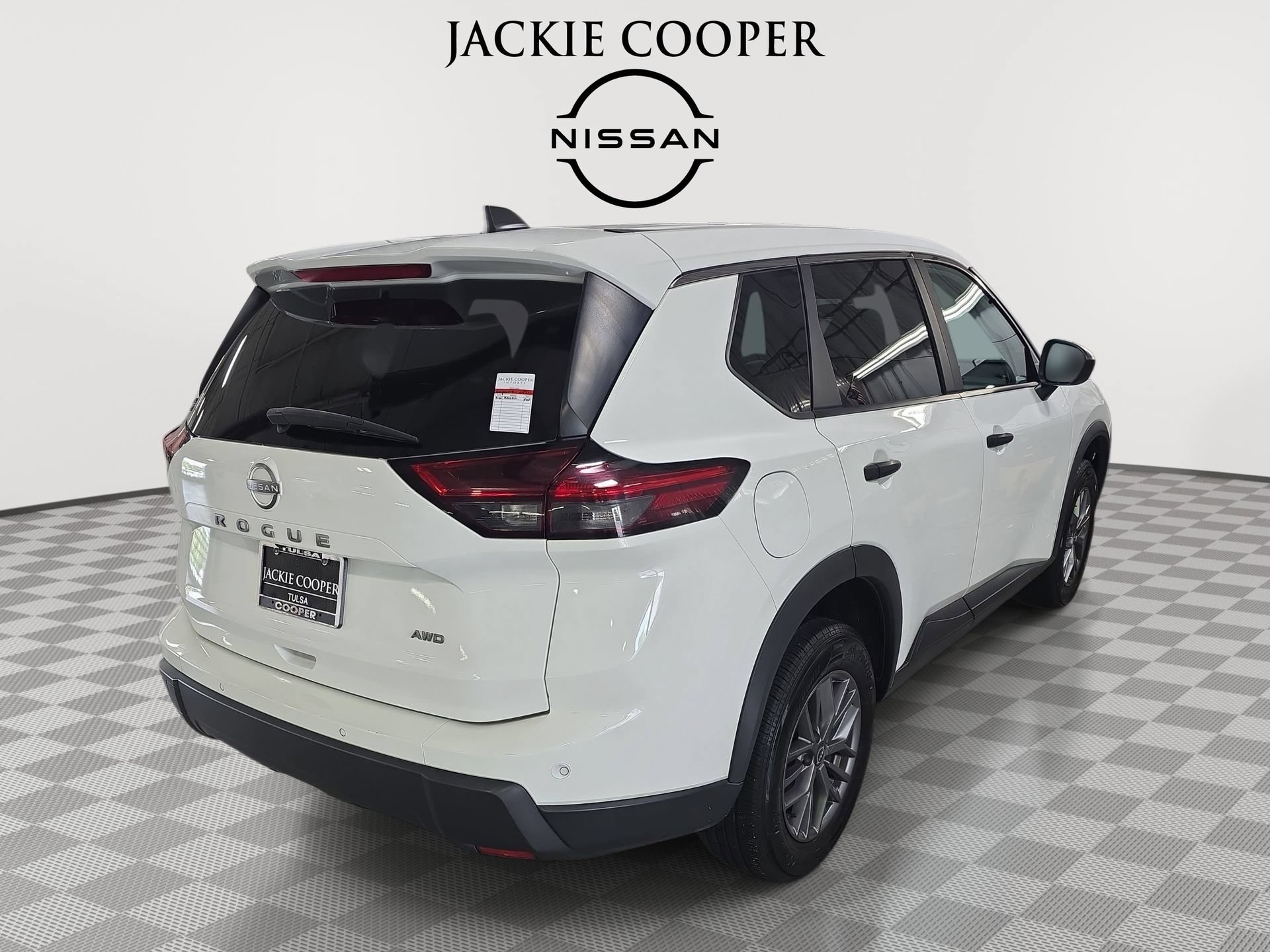 Used 2024 Nissan Rogue S AWD/4WD image 5