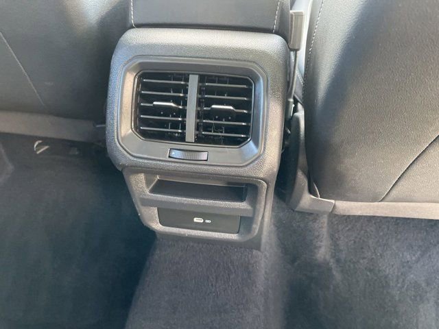 Used 2022 Volkswagen Taos SE image 13