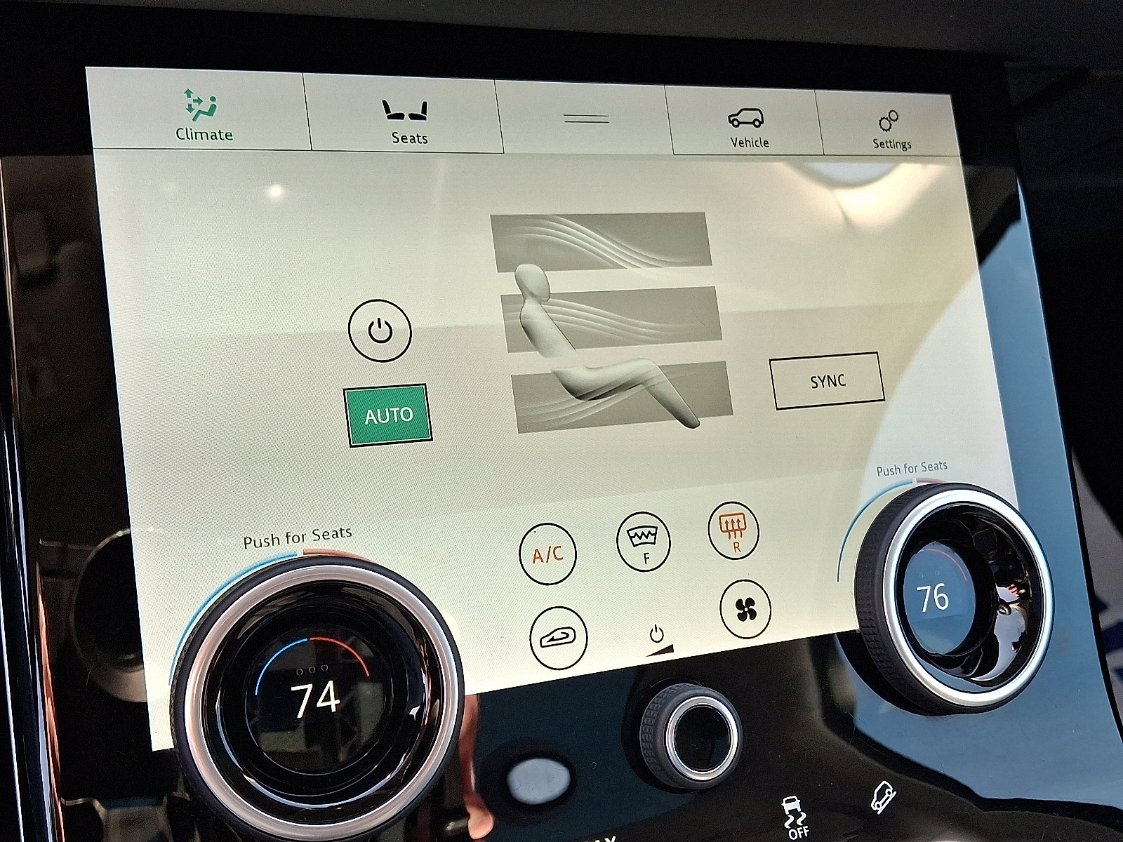 Used 2020 Land Rover Range Rover Evoque SE image 16