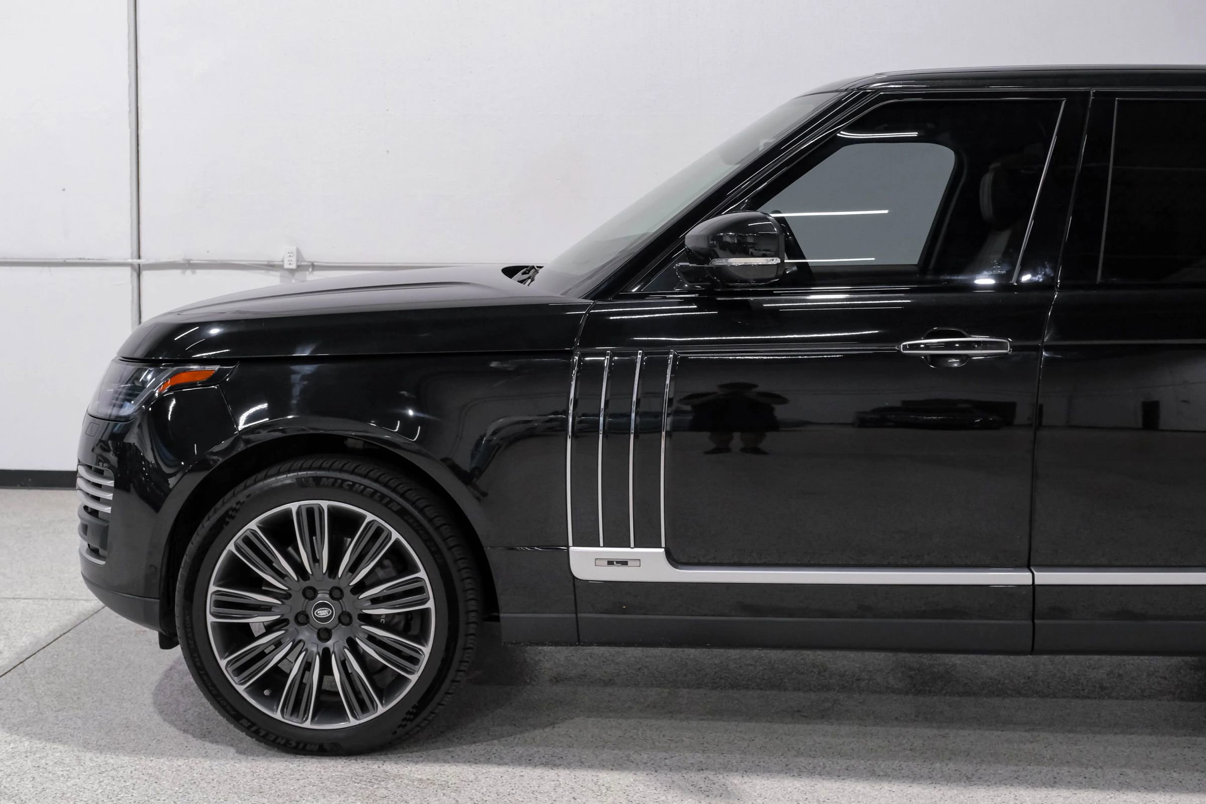 Used 2019 Land Rover Range Rover Long Wheelbase Autobiography image 10