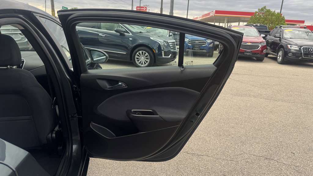 Used 2018 Chevrolet Cruze LT w/ LT Convenience Package FWD image 22