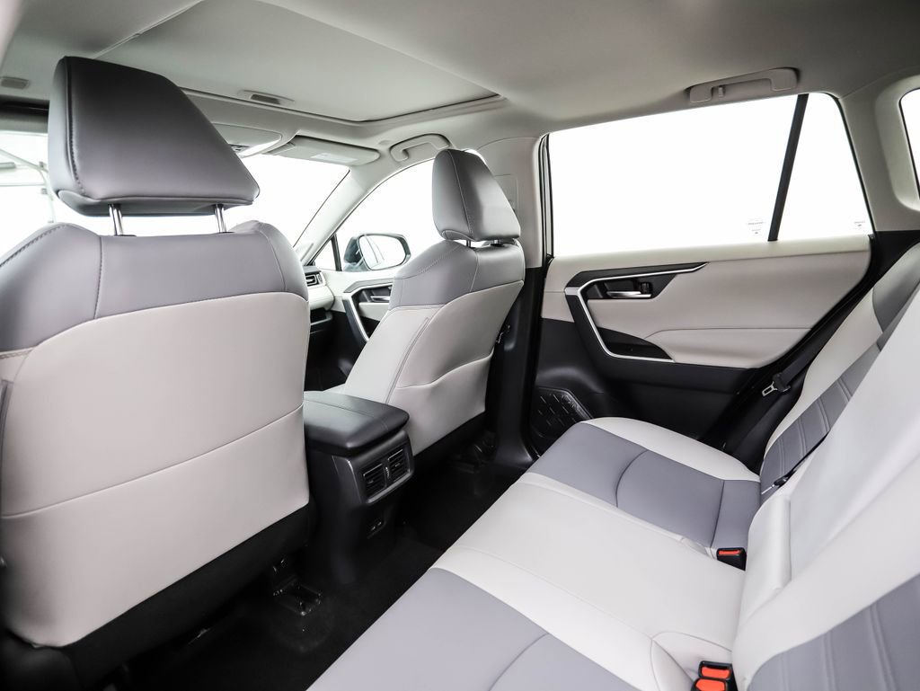 Used 2023 Toyota RAV4 XLE Premium image 19