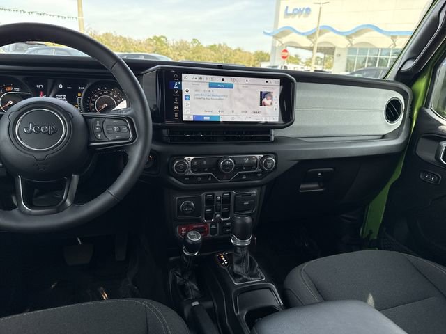 Used 2025 Jeep Wrangler Willys image 22
