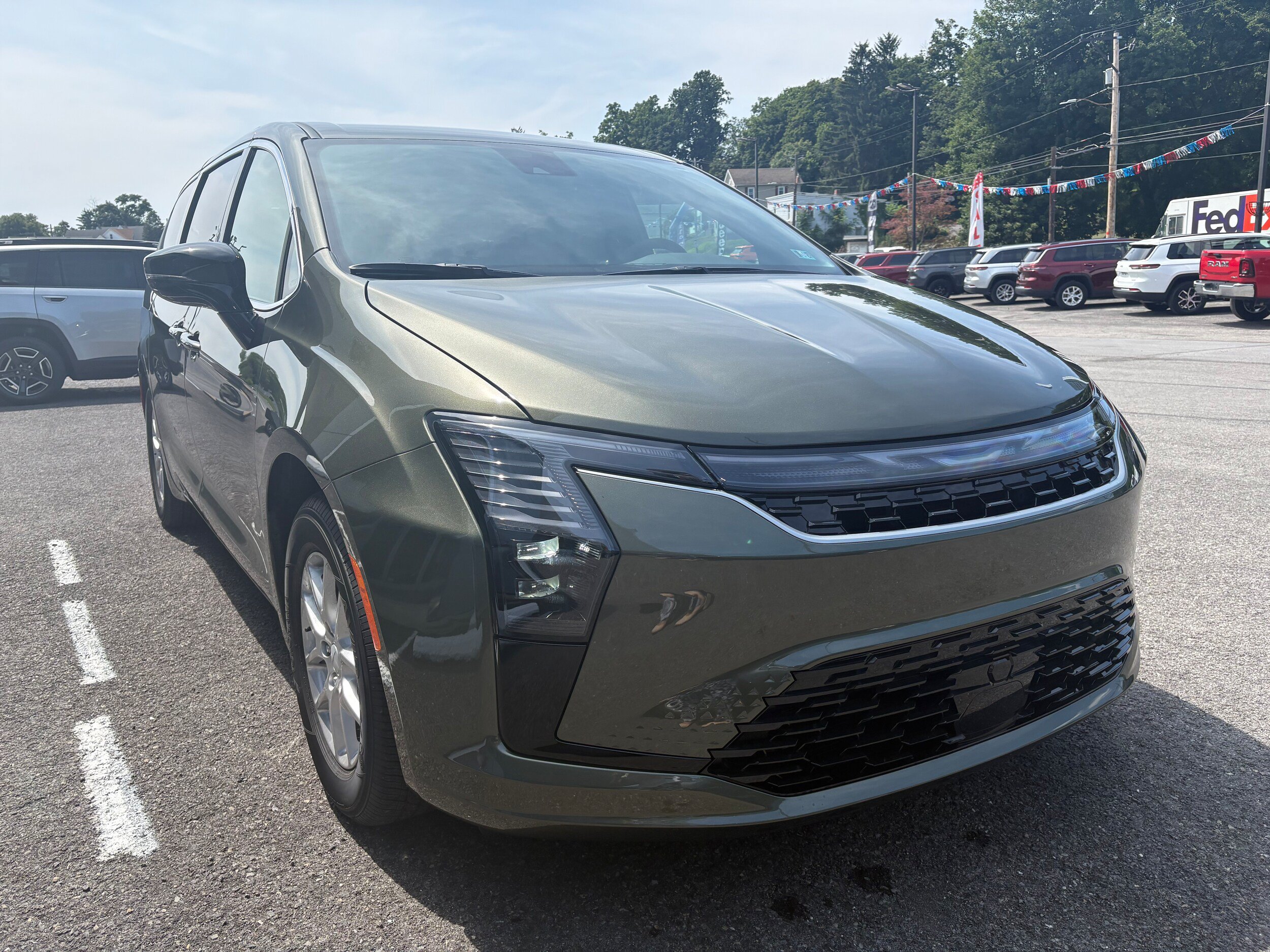 New 2027 Chrysler Pacifica Select FWD image 5