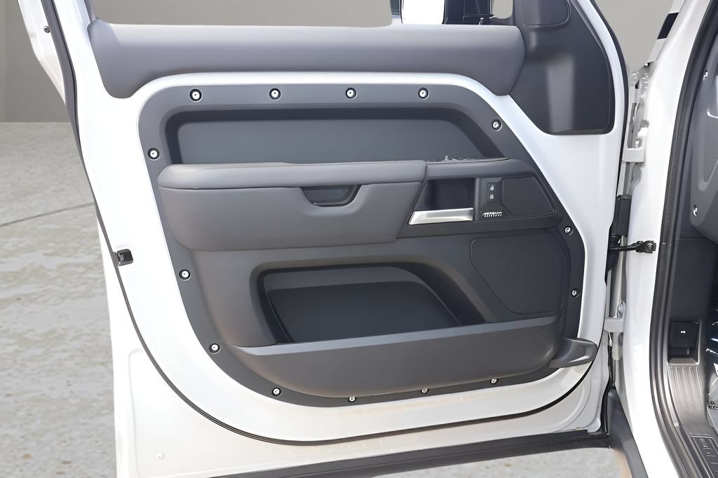 New 2026 Land Rover Defender 130 X-Dynamic SE AWD/4WD image 9