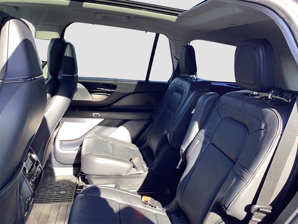 Used 2025 Lincoln Aviator Reserve w/ Equipment Group 201A image 13