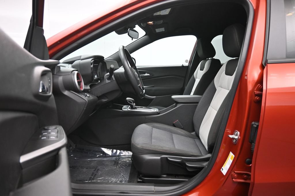 Used 2024 Chevrolet Trax RS FWD image 22