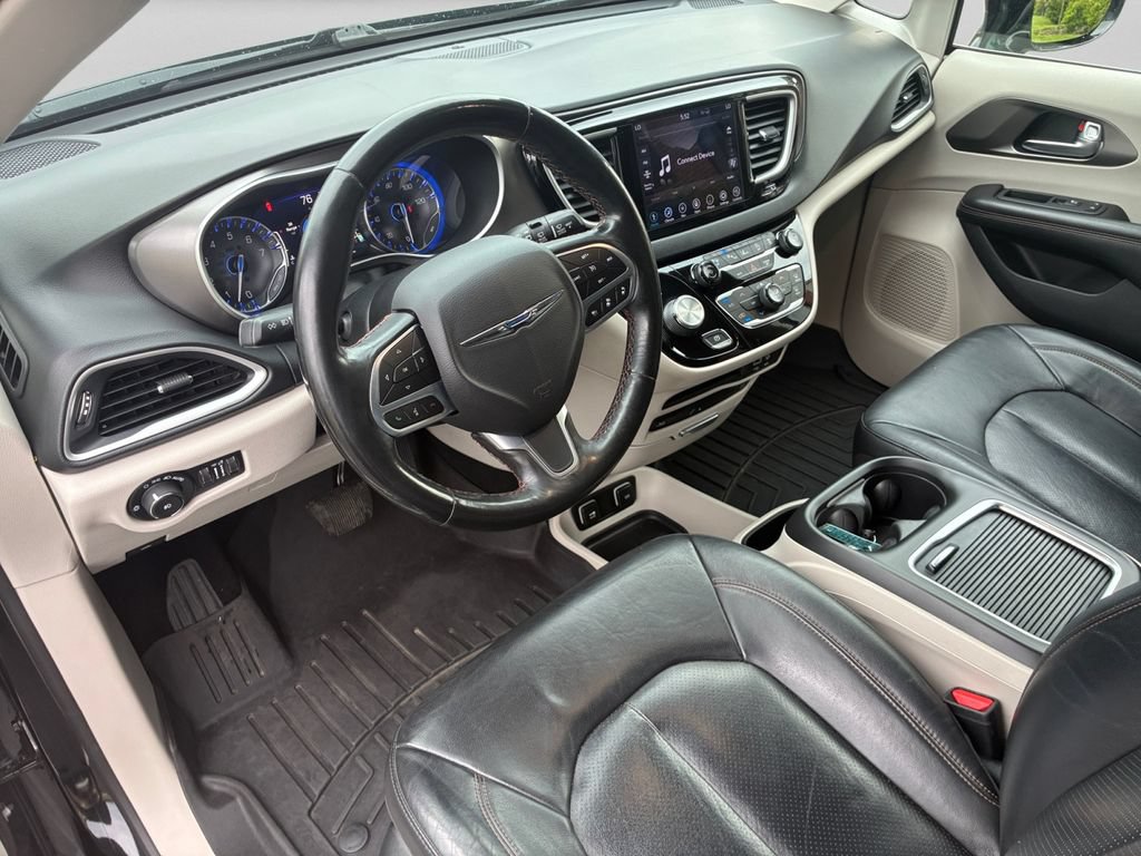 Used 2020 Chrysler Pacifica Touring-L Plus w/ Tire & Wheel Group FWD image 16