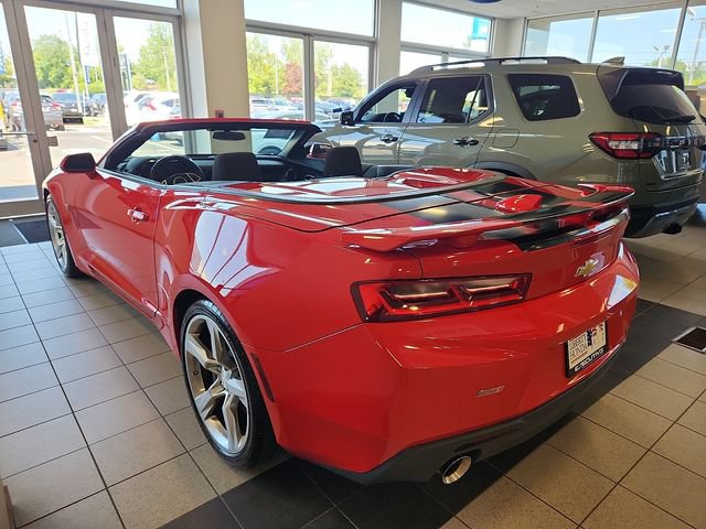 Used 2018 Chevrolet Camaro SS RWD image 4