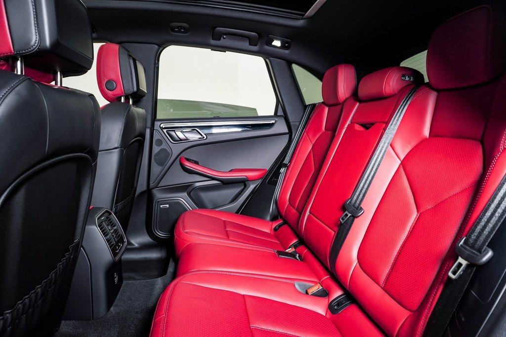 Certified 2025 Porsche Macan image 17