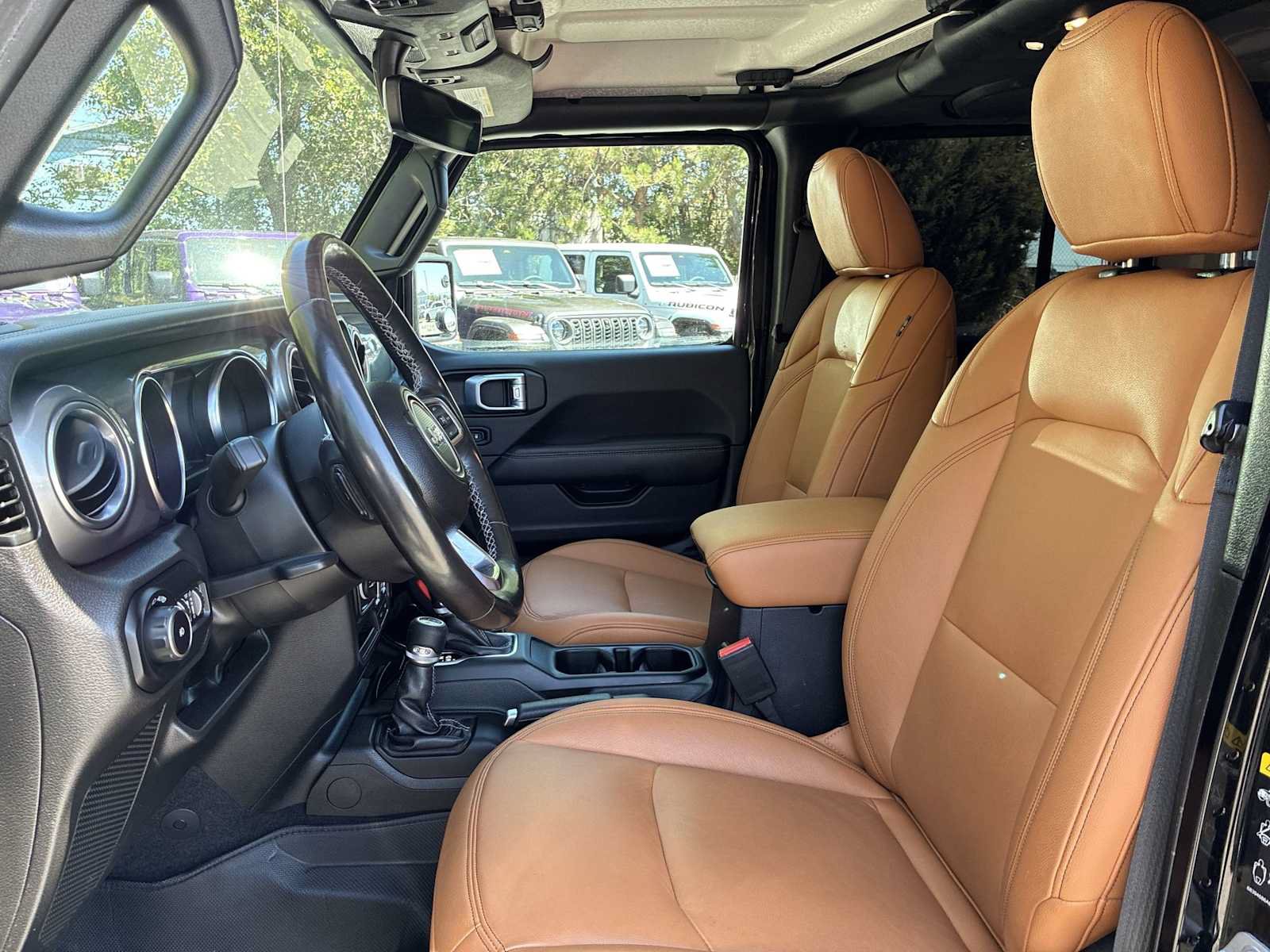 Used 2022 Jeep Wrangler Unlimited Sahara w/ LED Lighting Group AWD/4WD image 13
