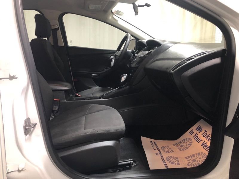Used 2016 Ford Focus SE w/ SE Power Seat Package image 12