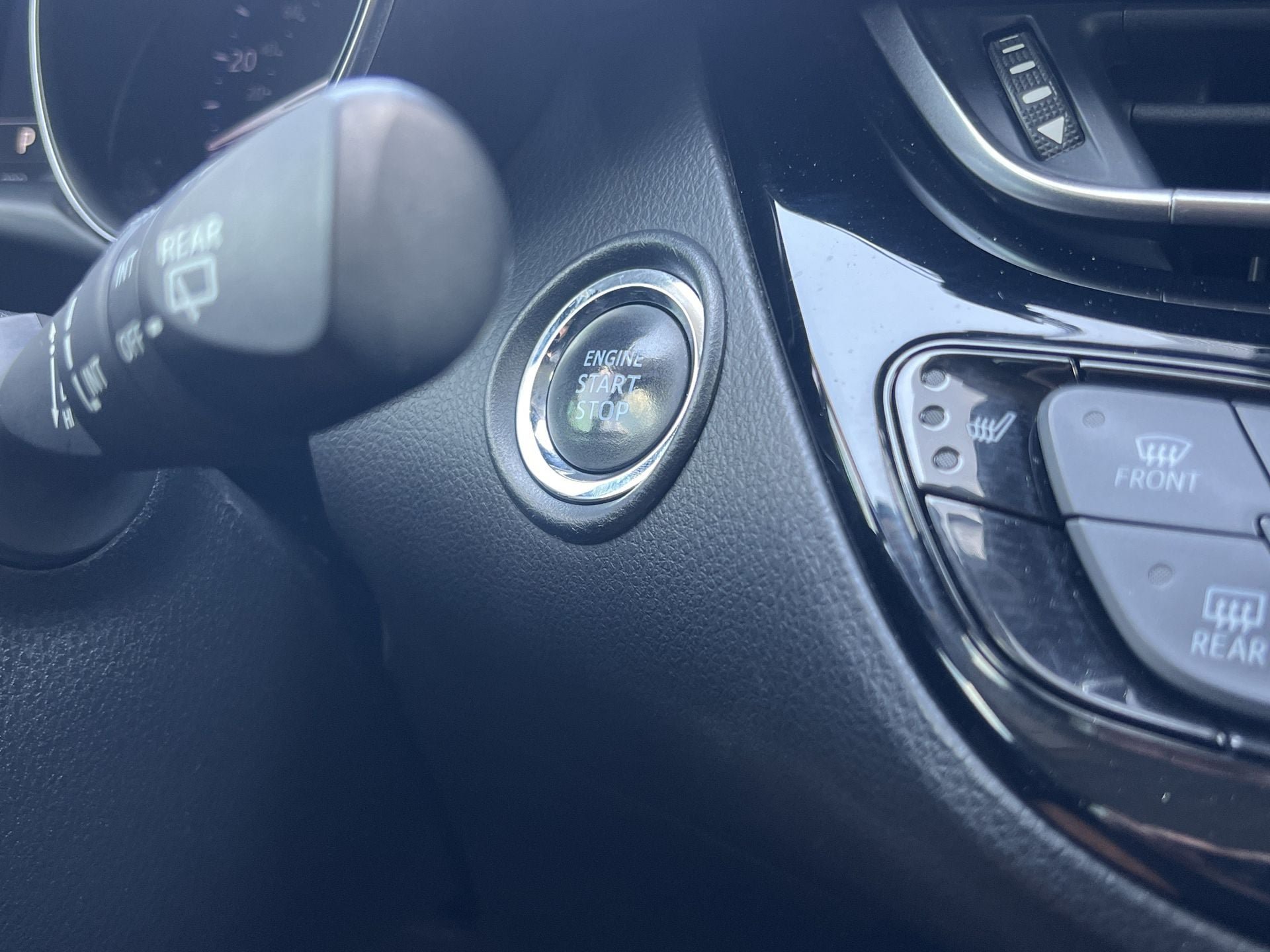 Used 2022 Toyota C-HR Limited FWD image 6