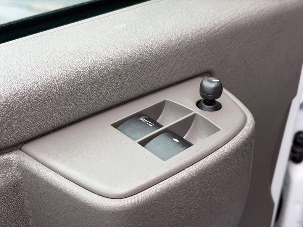 Used 2024 Chevrolet Express 3500 LT w/ LT Preferred Equipment Group RWD image 17