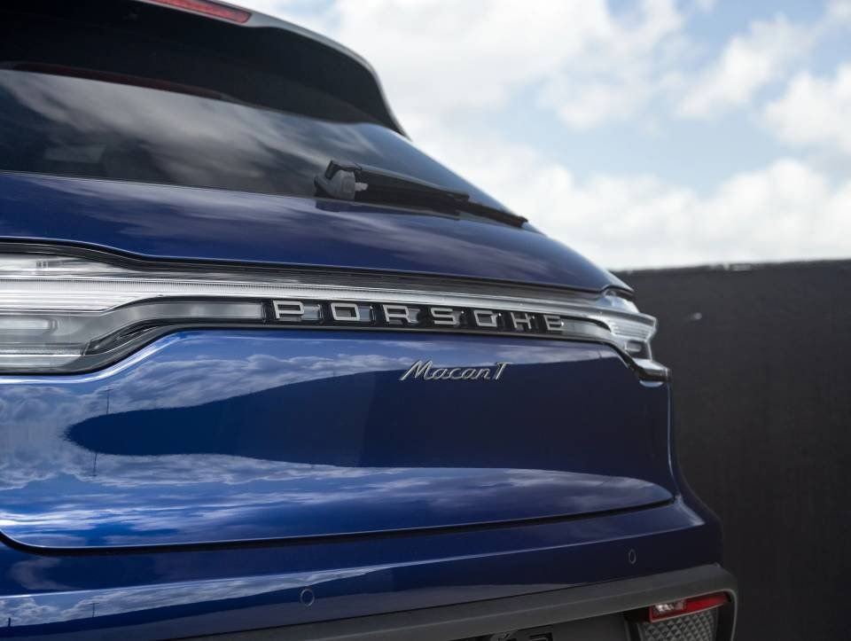 Certified 2025 Porsche Macan Turbo image 31