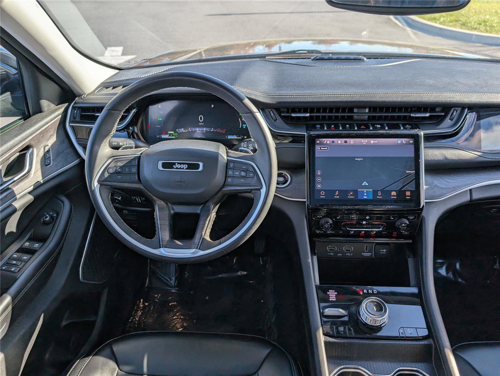 Used 2023 Jeep Grand Cherokee 4WD 4xe image 18