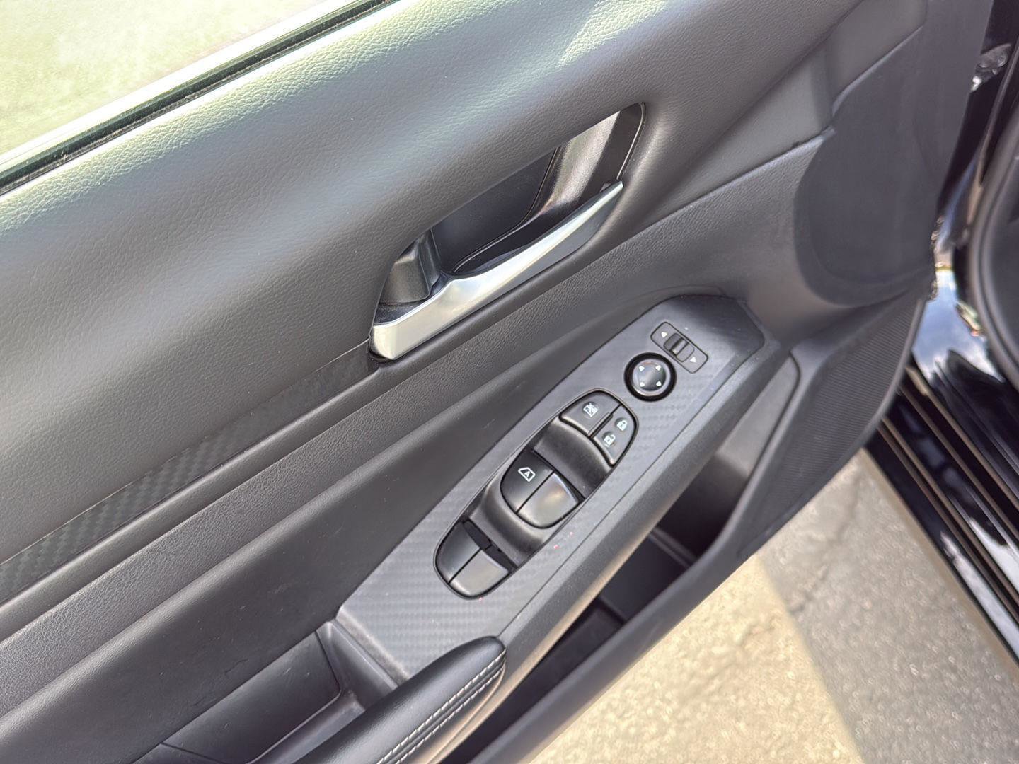 Used 2025 Nissan Altima 2.5 SV image 11