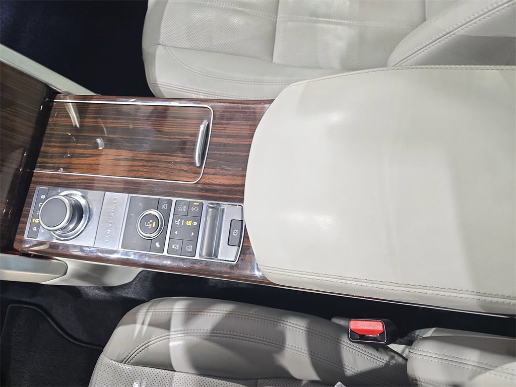 Used 2016 Land Rover Range Rover HSE image 26