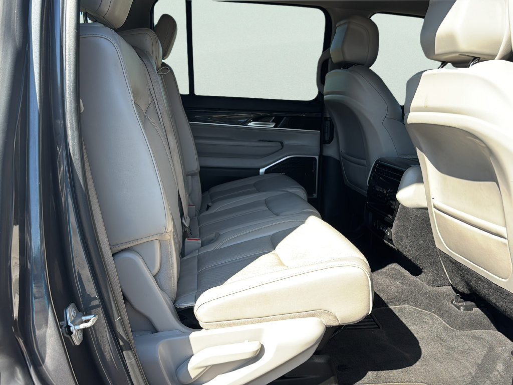 Used 2022 Jeep Wagoneer Series III RWD image 13