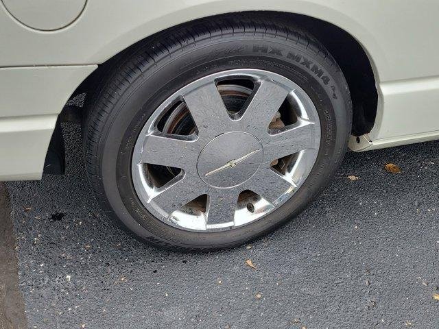 Used 2003 Ford Thunderbird Deluxe image 5