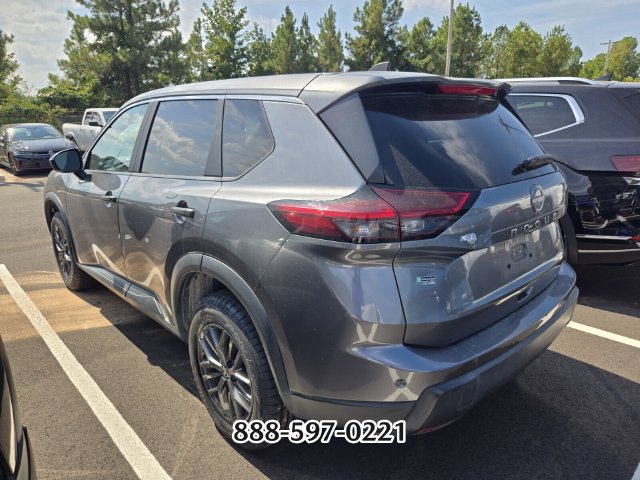 Used 2024 Nissan Rogue S FWD image 2